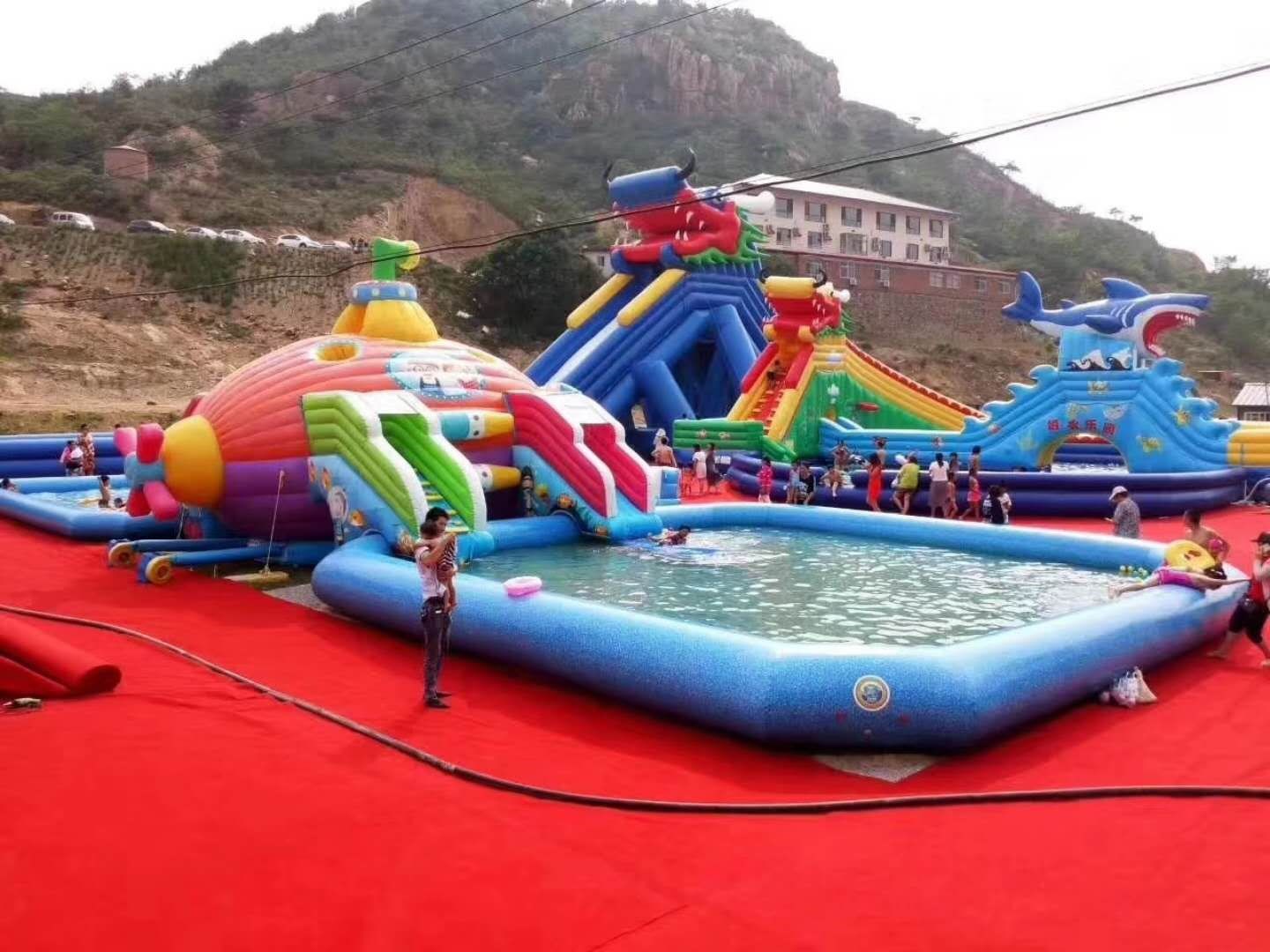 深海潜艇充气水上乐园